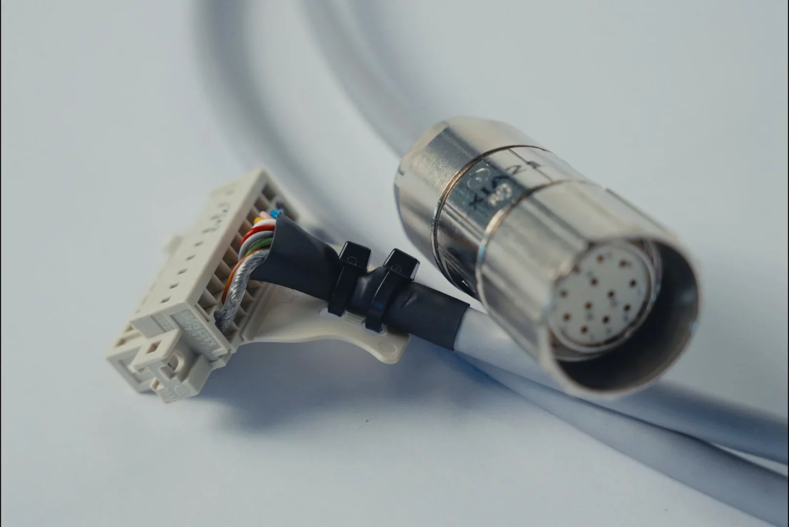C&acirc;ble avec connecteurs